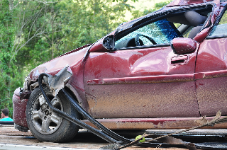 L’auto precipita in un dirupo, morta una donna nel Biellese